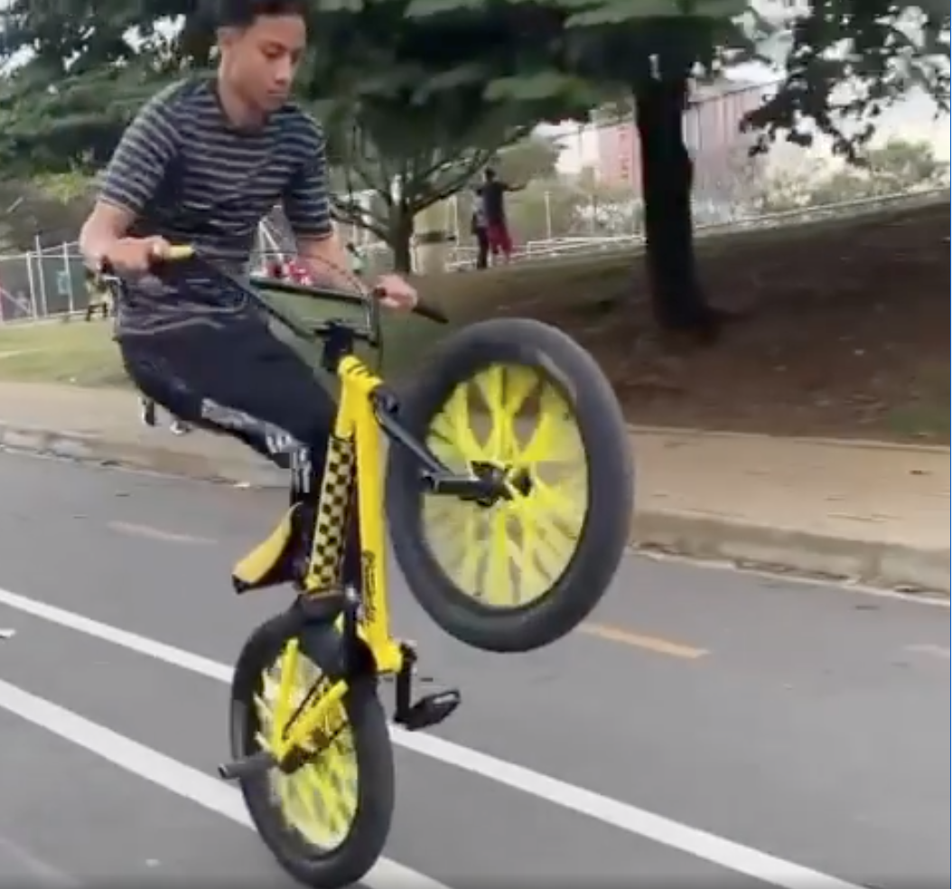 LA PLAGA on the MEDUSA20 - 20 inch wheelie bike